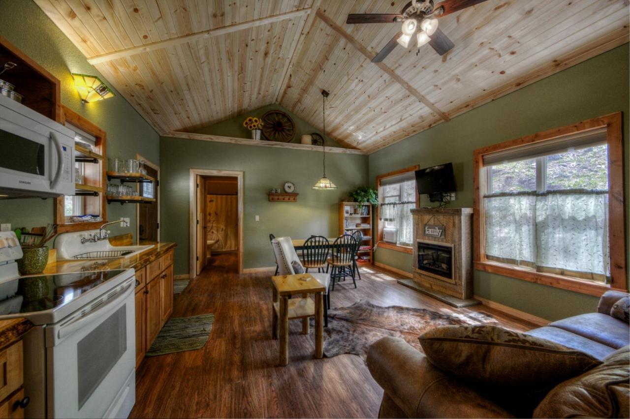 Вилла Yak Ridge Cabins And Farmstead By Mount Rushmore Кистон Экстерьер фото